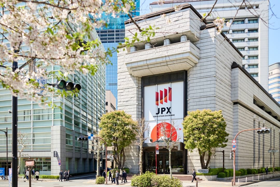 Foreigners Investing in Japanese Stocks 2025: A Complete Guide with Useful Tips